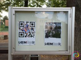 Rok Lema - zdjęcie grafik w gablotach Parku Miejskiego w Sulęcinie