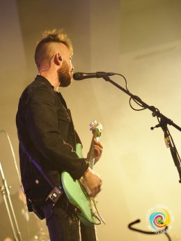 Sala widowiskowa, koncert - występ na scenie Żółta Febra