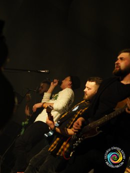Sala widowiskowa, koncert - występ na scenie Żółta Febra