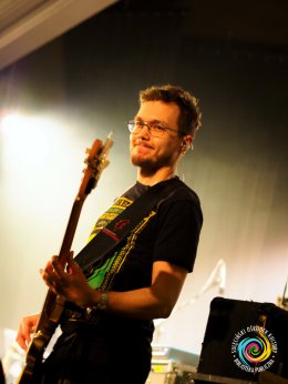Sala widowiskowa, koncert - występ na scenie Gutek