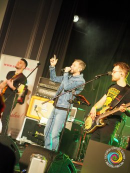 Sala widowiskowa, koncert - występ na scenie Gutek