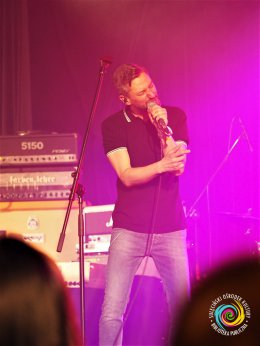 Sala widowiskowa, koncert - występ na scenie Gutek
