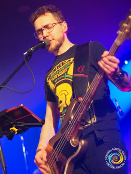 Sala widowiskowa, koncert - występ na scenie Gutek