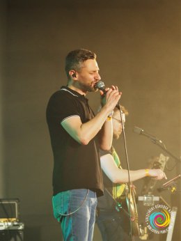 Sala widowiskowa, koncert - występ na scenie Gutek