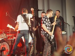 Sala widowiskowa, koncert - występ na scenie Kobranocka i Farben Lehre