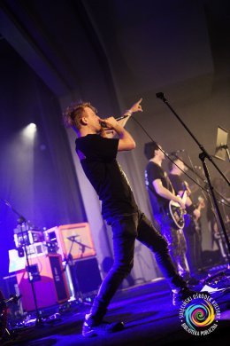 Sala widowiskowa, koncert - występ na scenie Farben Lehre