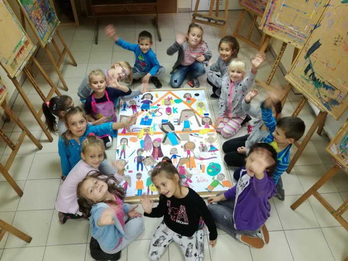 Pierwsze zajęcia w pracowni plastycznej w nowym sezonie kulturalnym.