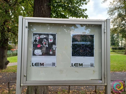 Rok Lema - zdjęcie grafik w gablotach Parku Miejskiego w Sulęcinie